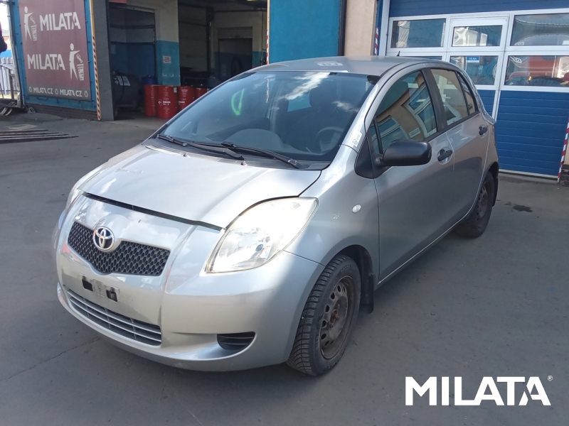 TOYOTA YARIS 1.3 2006 na náhradní díly 1