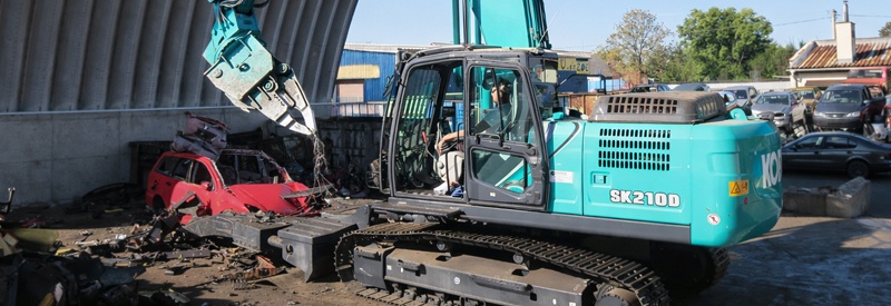 Obsluha recyklačního bagru