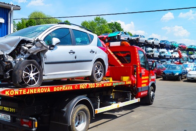 Centrální vrakoviště Milata v Dobré Odtahový speciál na autovrakovišti Milata